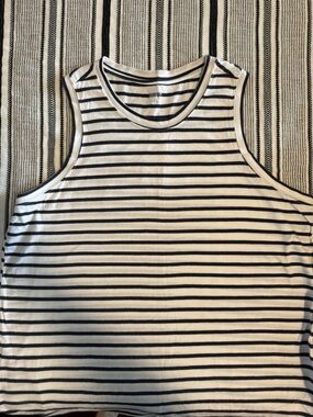 Striped Sleeveless Tank Top - Black & White